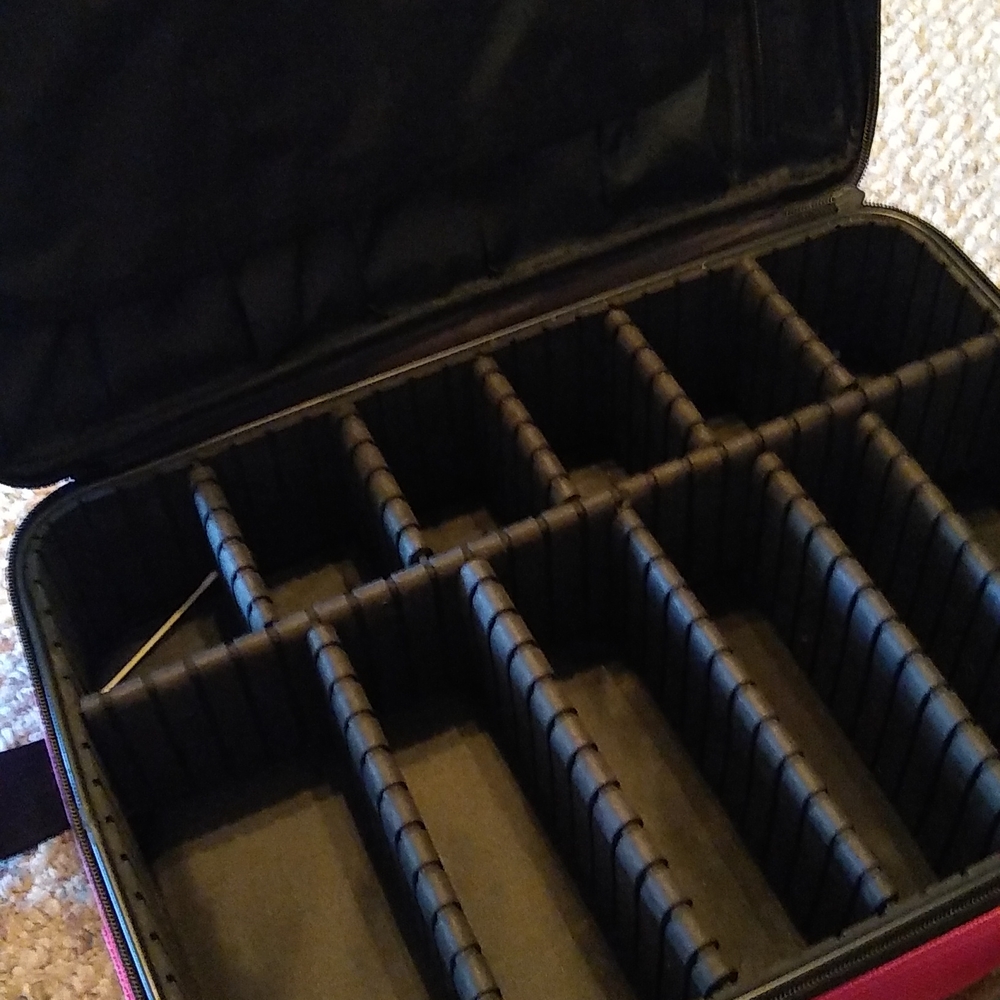 Makeup Carry Case - image 3